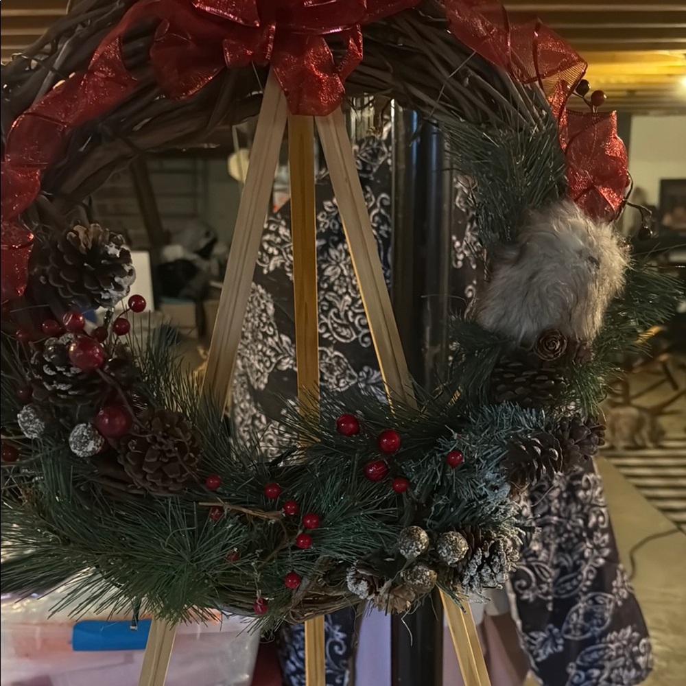 Elegant Holiday Wreath with Red and Green Accents